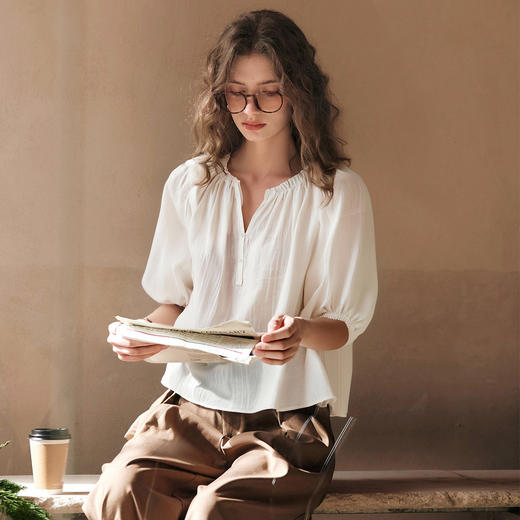 OLrain欧芮儿V领法式白色小上衣女夏季2025新款泡泡袖宽松套头衫 商品图1