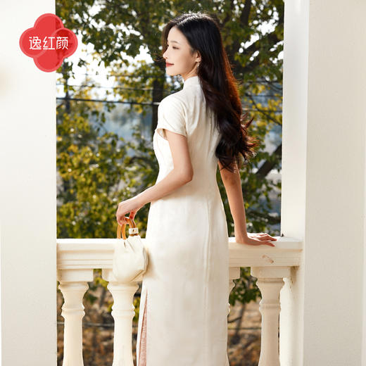 逸红颜玉茗2025夏新款软缎子略宽松显腰身版复古如意纹刺绣旗袍 商品图4