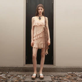 lost in echo2025夏季新款不对称精致烫钻雪纺V领活片吊带连衣裙