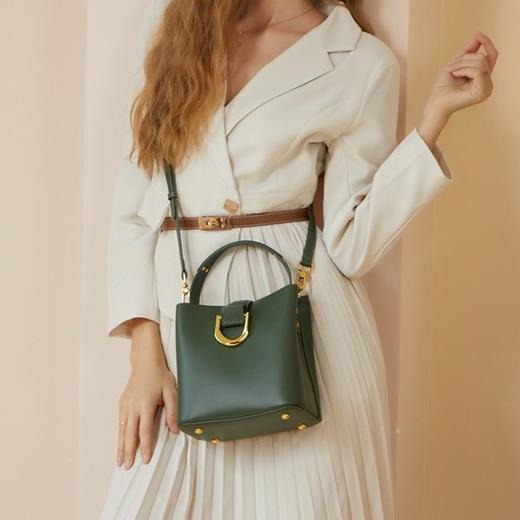 【预售3天】包包女水桶包2025新款潮时尚百搭大容量通勤手提单肩斜挎包DXL1916 商品图0