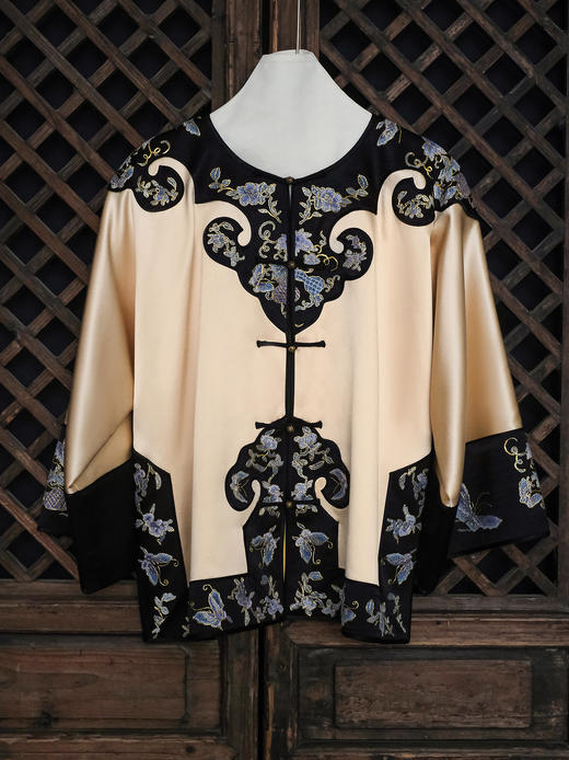 盛唐牡丹大师系列| 重工如意头兰花苏绣外套-浅橘色 商品图0