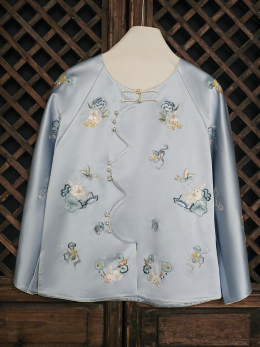 盛唐牡丹大师系列| 玉兔踏月花瓣襟丝毛外套 商品图0