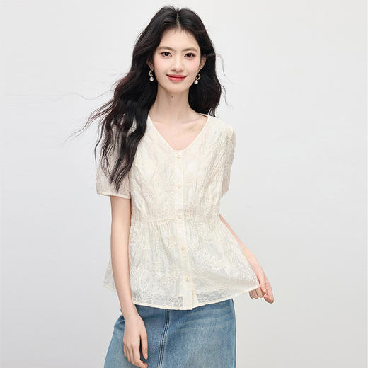 【夏日新品】熙世界莱赛尔绣花V领衬衫女夏日法式精致淡人穿搭气质泡泡袖上衣 商品图4