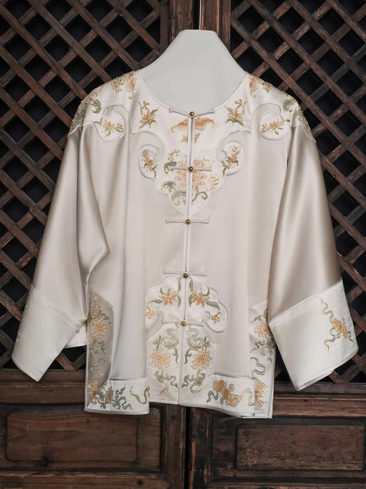 盛唐牡丹大师系列| 重工如意头兰花苏绣外套-香槟色 商品图0