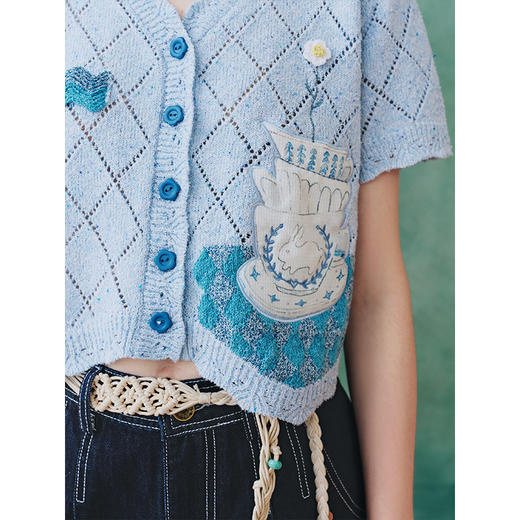 两三事 纯真兔叽 2025夏季新款复古贴布绣立体钩花短款针织开衫女 商品图3