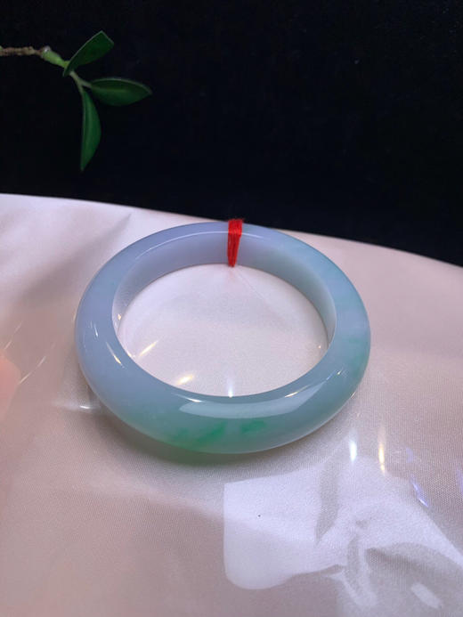 612995，56.2 淡春彩手镯，淡紫底色，飘阳绿色，底子特别细 商品图4