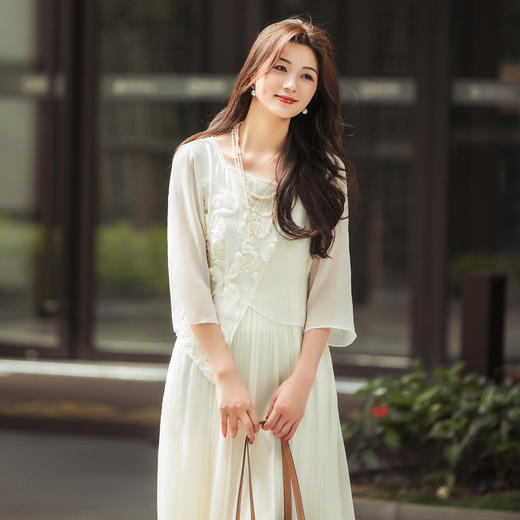 【林栖设计小店】【林栖推荐】（现货）2025年春夏新品桑蚕丝白玫瑰拼真丝连衣裙传统复古修身长裙N1952509 商品图6