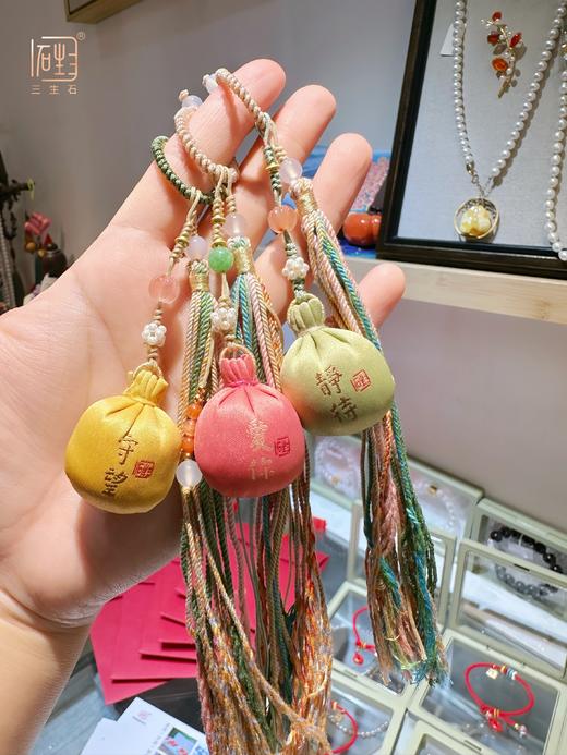 天然朱砂平安扣 五彩环编织红绳+丝绸香囊挂饰 商品图9