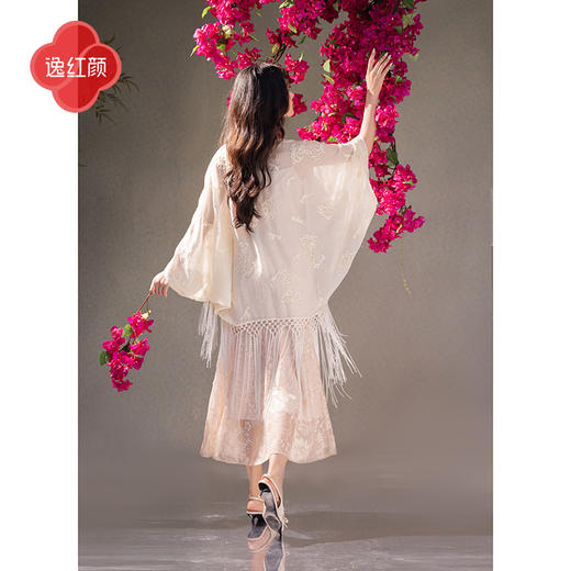 逸红颜锦雅2025夏新款仙美度假风汉服式手工编织流苏外披防晒长衫 商品图3