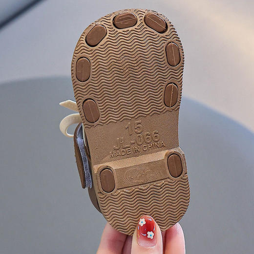 【24.9速抢！夏日小公主必备的一双鞋👑】透气防滑不闷脚，宝宝走路更舒适！🌸软底镂空凉鞋，萌娃必备💖宝宝公主鞋子 夏季女童透气包头凉鞋 软底防滑婴儿胶鞋步鞋 小童镂空夏鞋 商品图3