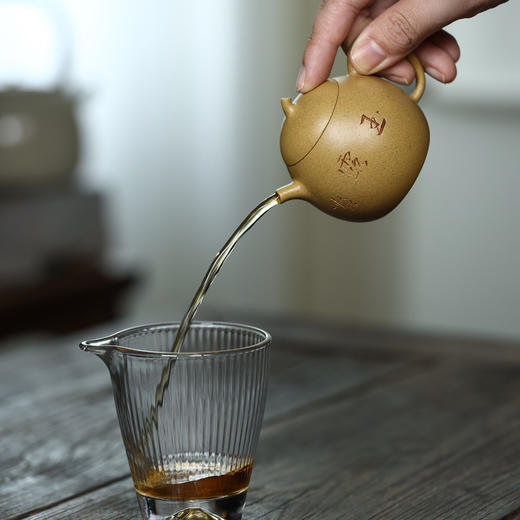 【青山特惠】宜兴原矿  全手工 茄瓜 黄金段泥 紫砂壶 130cc .陈伟. 商品图7