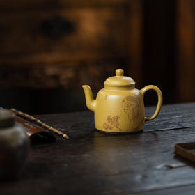 【青山特惠】宜兴 原矿黄金段泥 明执手工紫砂壶.160cc.杨晓燕. 乐之刻绘