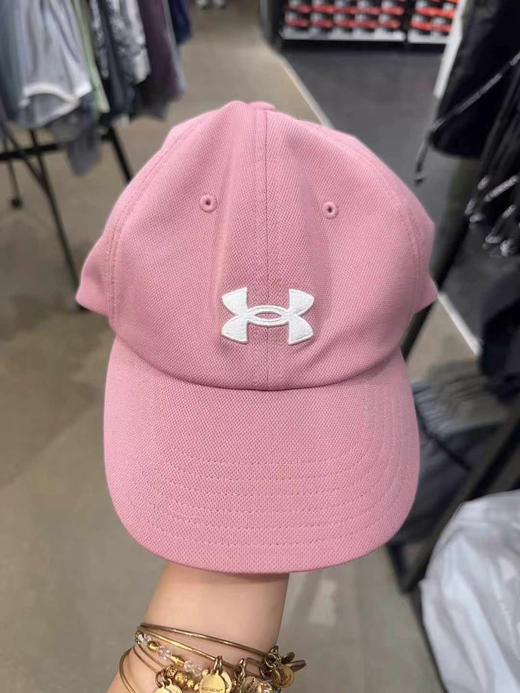 女士棒球帽💰399/任意两个💢UA安德玛棒球帽，出外运动必备哟！戴起来非常舒服。材质有弹性，后面都可以调节！ 商品图0