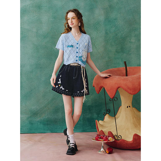 两三事 纯真兔叽 2025夏季新款复古贴布绣立体钩花短款针织开衫女 商品图2