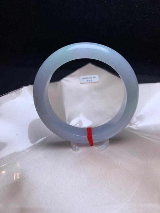 612982，57.5紫罗兰飘绿手镯，整圈带紫，飘淡雅的绿。整体干净清爽，底妆细 商品图3