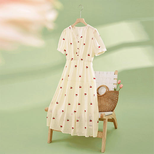 【夏日新品】熙世界樱桃刺绣雪纺连衣裙25夏日新款绝美气质薄纱茶歇长裙子 商品图3