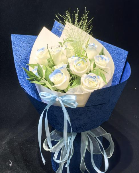 【星澜梦影】新鲜鲜花花束 碎冰蓝11朵+配草（可备注送货时间） 商品图1