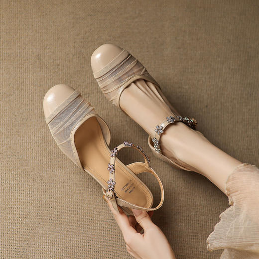 【预售5天】网纱仙女风小花花包头女鞋夏季新款圆头粗跟后空真皮凉鞋AJ&AJ9968 商品图3