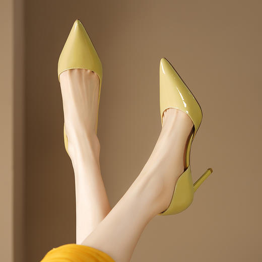 【预售5天】里外全皮！浅黄色高跟鞋女细跟性感新款漆皮尖头气质裸色侧空单鞋FDJ&YC--240 商品图1