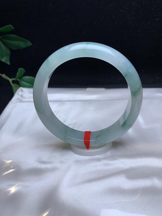 612996，58.5冰飘花手镯，整条底妆非常细腻干净， 胶胶润润的，飘清新蓝花，清秀 商品图4