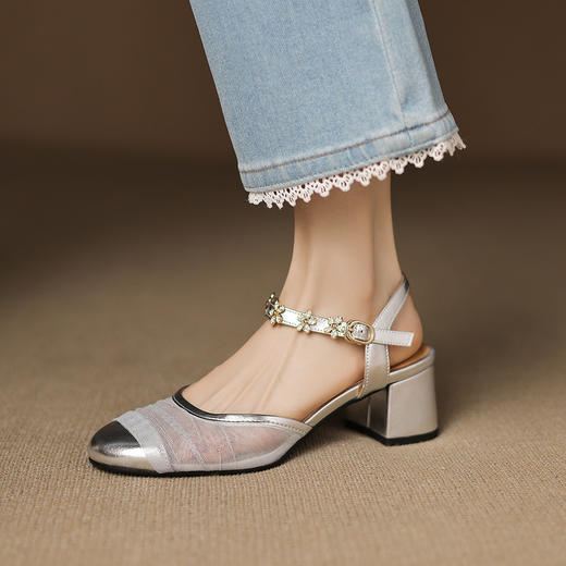 【预售5天】网纱仙女风小花花包头女鞋夏季新款圆头粗跟后空真皮凉鞋AJ&AJ9968 商品图1