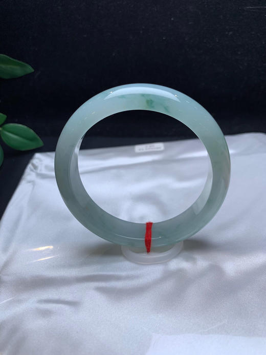 612983，58.5冰飘花手镯，整条底妆非常细腻干净， 胶胶润润的，飘清新蓝花 商品图1