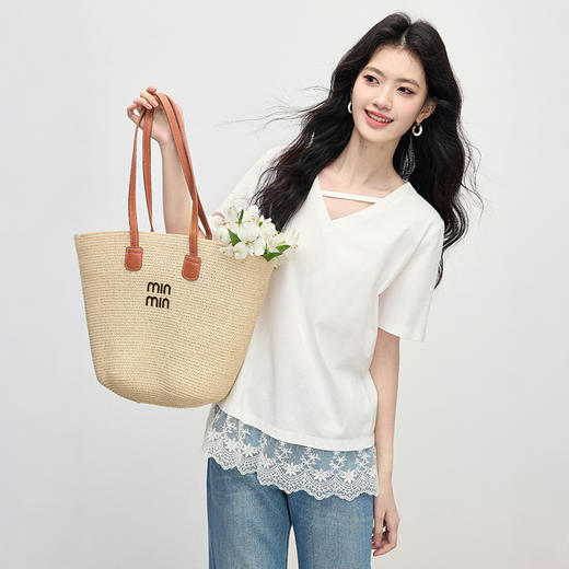 【专属特价】熙世界白色蕾丝拼接短袖T恤女2025年夏季新款宽松休闲独特V领上衣 商品图4