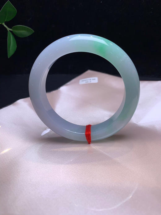 612995，56.2 淡春彩手镯，淡紫底色，飘阳绿色，底子特别细 商品图2