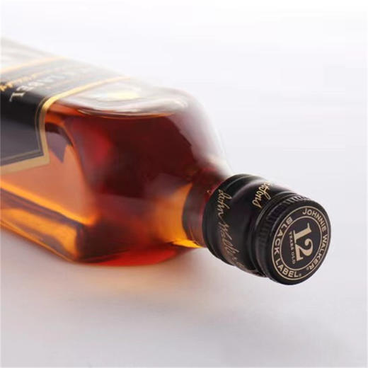 【快递包邮】黑牌威士忌700ml 商品图1
