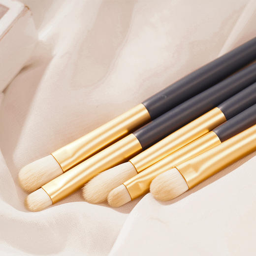 尔木萄星耀眼部化妆刷 商品图1