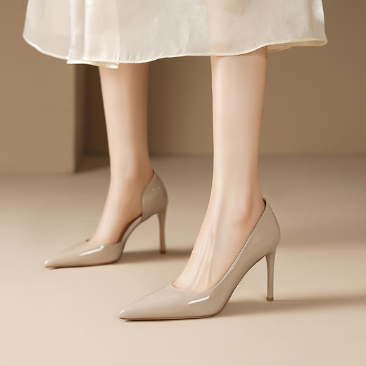 【预售5天】里外全皮！浅黄色高跟鞋女细跟性感新款漆皮尖头气质裸色侧空单鞋FDJ&YC--240 商品图0