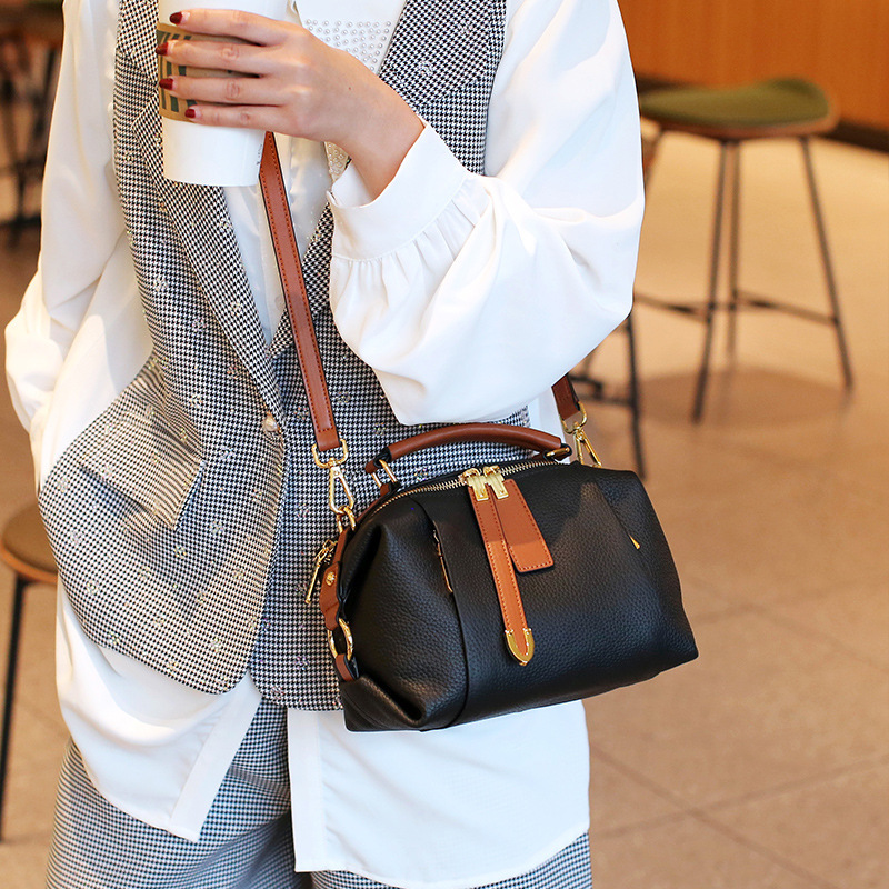 【预售3天】2025新款潮时尚波士顿枕头包女斜挎小众手提包YM5502