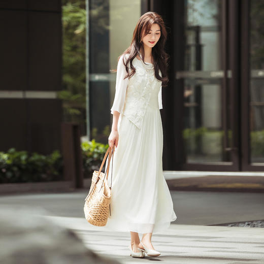 【林栖设计小店】【林栖推荐】（现货）2025年春夏新品桑蚕丝白玫瑰拼真丝连衣裙传统复古修身长裙N1952509 商品图3