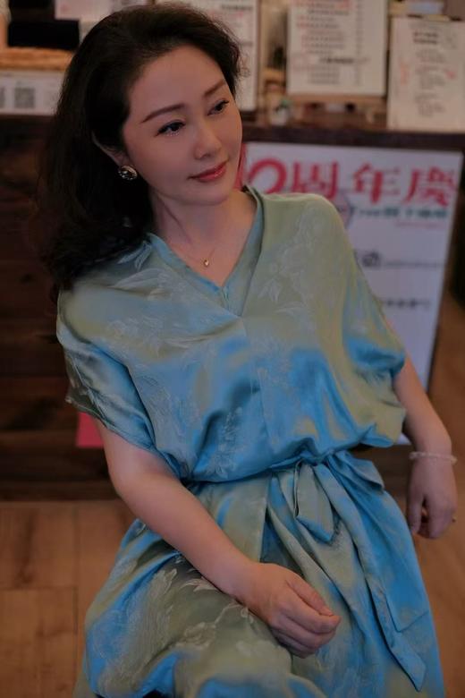 盛唐牡丹 |冠乐绉水蓝芙蓉花V领长裙(配腰带 ) 商品图0