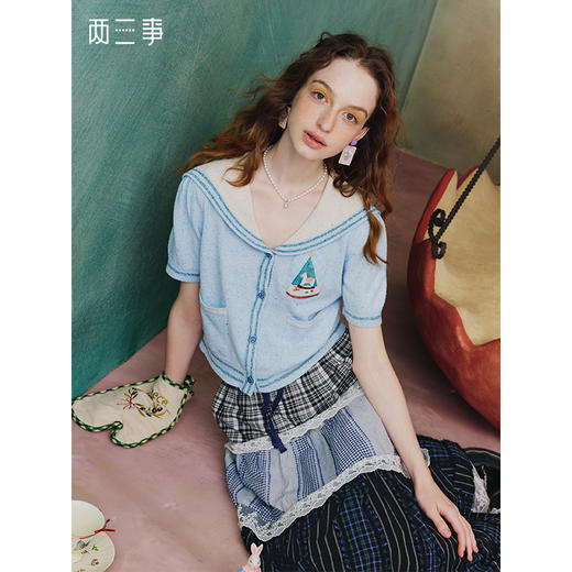 两三事慕马光年2025夏季新款小清新拼色海军领刺绣短款针织开衫女 商品图0