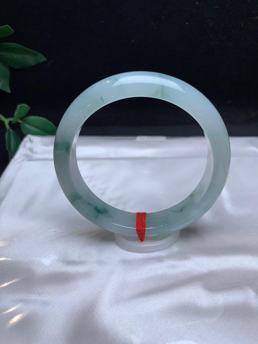 612996，58.5冰飘花手镯，整条底妆非常细腻干净， 胶胶润润的，飘清新蓝花，清秀 商品图1