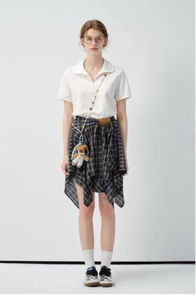  【黑白格子不规则半身裙➕娃娃领正肩T恤】不规则宽松的版型显瘦又藏肉肉，甜酷风造型 简约韩系氛围感穿搭