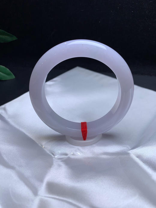 612989，58.5淡紫底手镯 。整体带紫底，粉粉嫩嫩的，干净清爽 商品图2