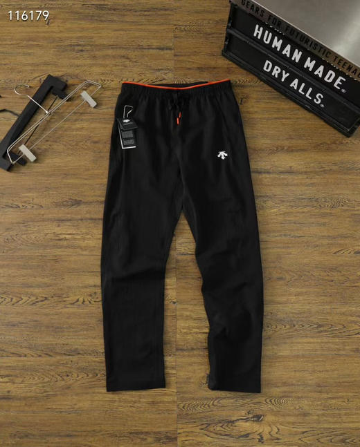 原单正品迪桑特新款男士抗皱快干，四向弹力 立体裁剪男士直筒型速干裤
颜色：浅灰 黑色
尺码M -3XL 商品图4