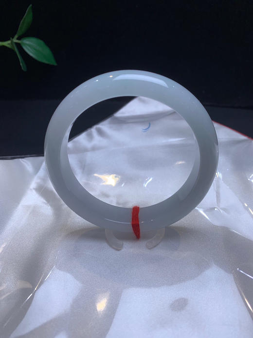 612988，56带底色正圈手镯，条形好，整圈带底色，干净细腻 商品图0