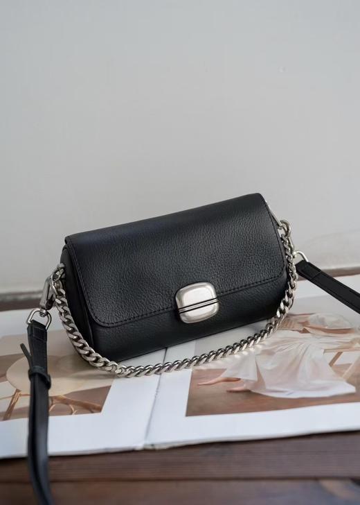 【预售3天】2025新款链条女包高级质感小包包复古简约斜挎小方包CD1870 商品图6