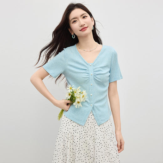 【周四狂欢价】熙世界褶皱粉色正肩t恤女设计感2025夏装新款洋气减龄短袖V领上衣 商品图4