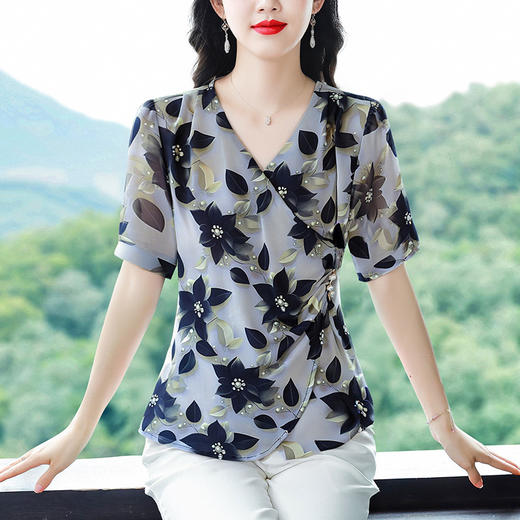 KQL 720G6376斑马纹V领短袖雪纺衫大码洋气显瘦 商品图3