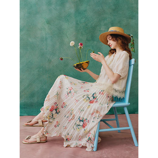 两三事馥香流动2025夏季新款复古荷叶边裙摆印花百褶裙长款半身裙 商品图2