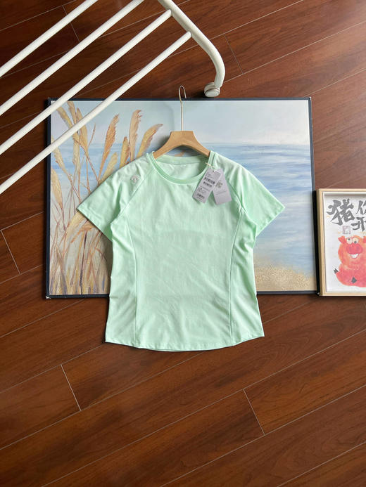 点此购买 迪桑特夏季女款运动休闲短袖圆领T恤 LL 319027 商品图2