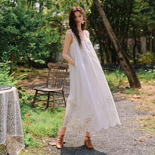 OLrain欧芮儿白色法式V领宽松刺绣连衣裙女夏季2025新款大摆长裙 商品图0