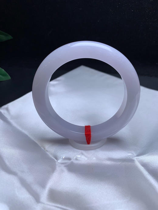 612989，58.5淡紫底手镯 。整体带紫底，粉粉嫩嫩的，干净清爽 商品图3