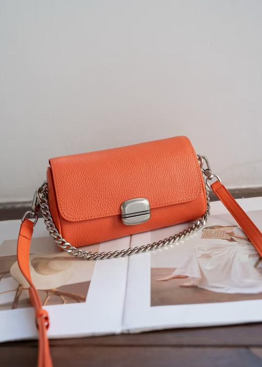 【预售3天】2025新款链条女包高级质感小包包复古简约斜挎小方包CD1870 商品图9