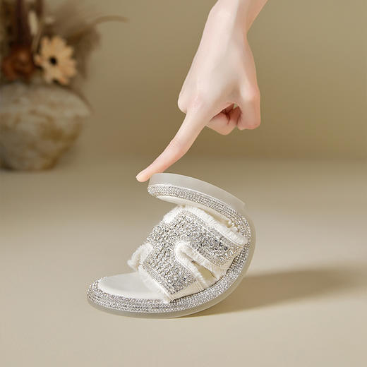 西遇水钻凉拖鞋女夏季外穿新款法式绝美配裙子凉鞋平底一字拖V1156803 商品图2