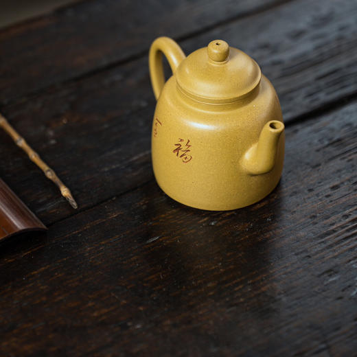 【青山特惠】宜兴 原矿黄金段泥 明执手工紫砂壶.160cc.杨晓燕. 乐之刻绘 商品图1